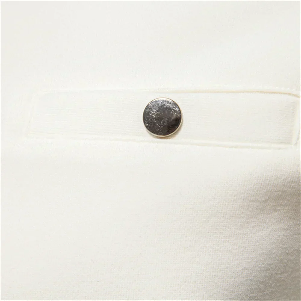 Donato® | Lightweight Zip-Neck Sweater With Social Pocket - Image 4