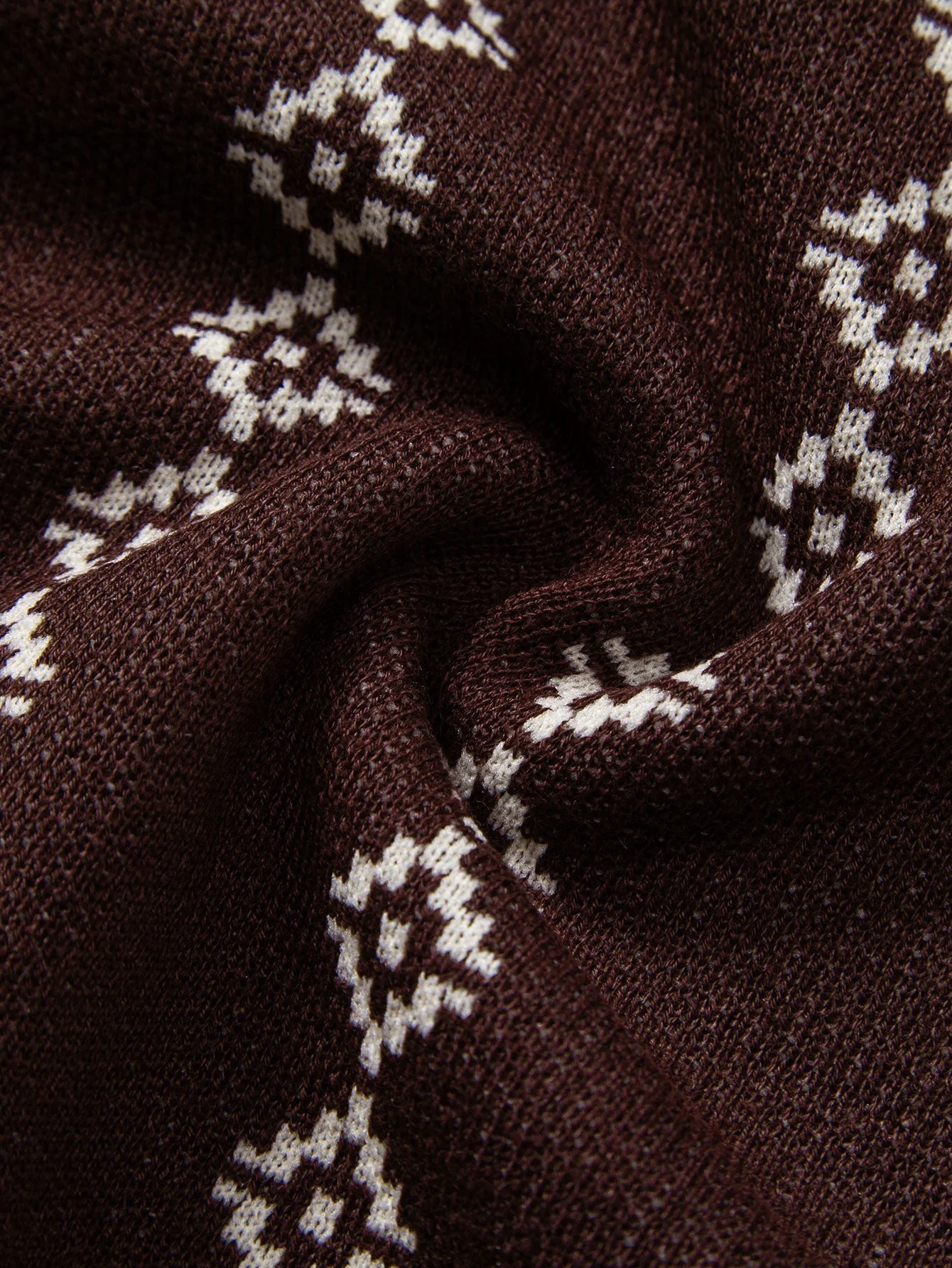 hola Geometric Knit V-Neck Polo Shirt - Image 8