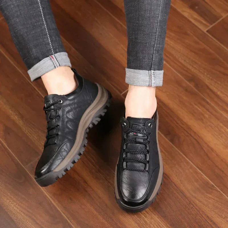 Izan | Non-slip hiking boots with tread sole - Image 3