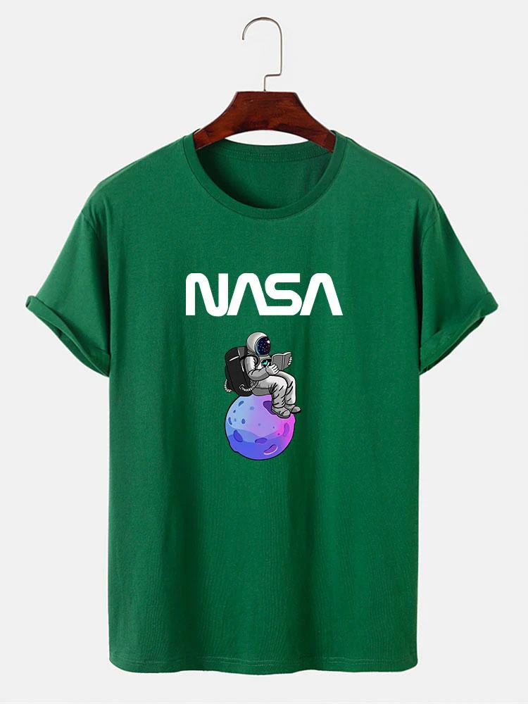 Leonardo® | Astronaut Reading Book Print T-Shirt - Image 10
