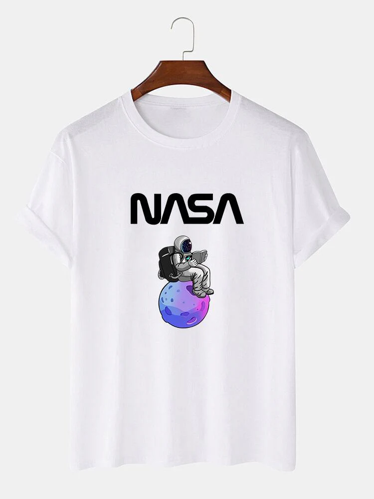 Leonardo® | Astronaut Reading Book Print T-Shirt - Image 2