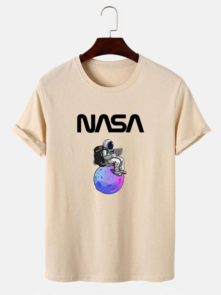 Leonardo® | Astronaut Reading Book Print T-Shirt - Image 3