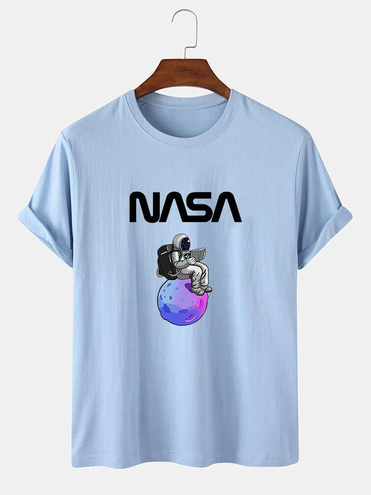 Leonardo® | Astronaut Reading Book Print T-Shirt - Image 4