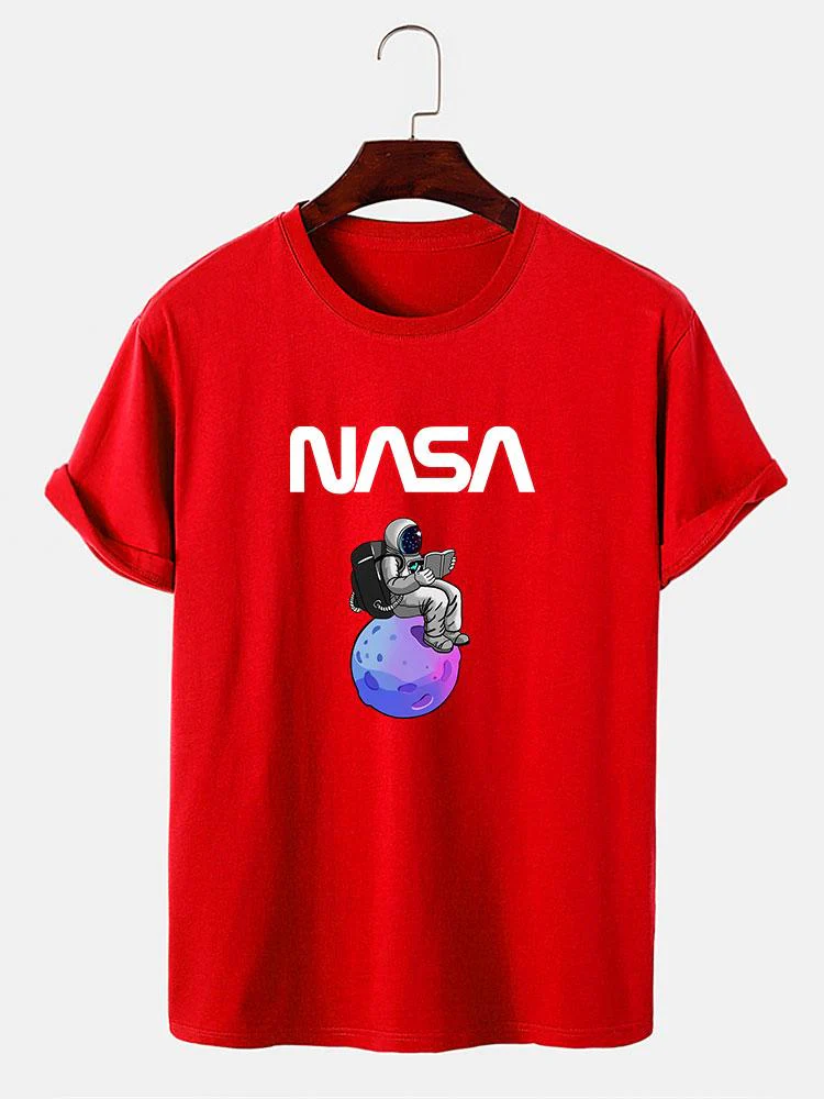 Leonardo® | Astronaut Reading Book Print T-Shirt - Image 9