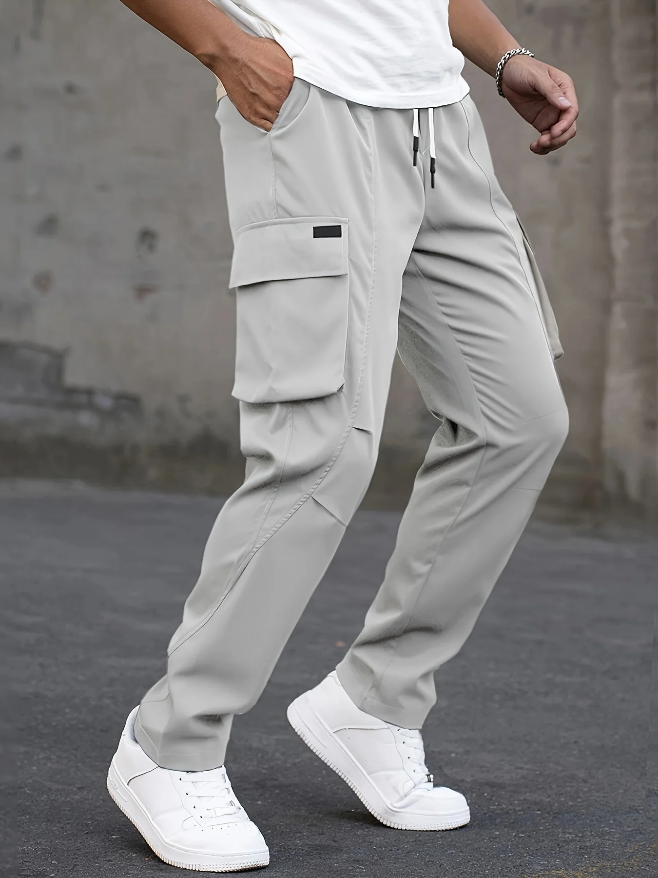 Levi® | Modern Cargo Pants With Pockets - Image 3