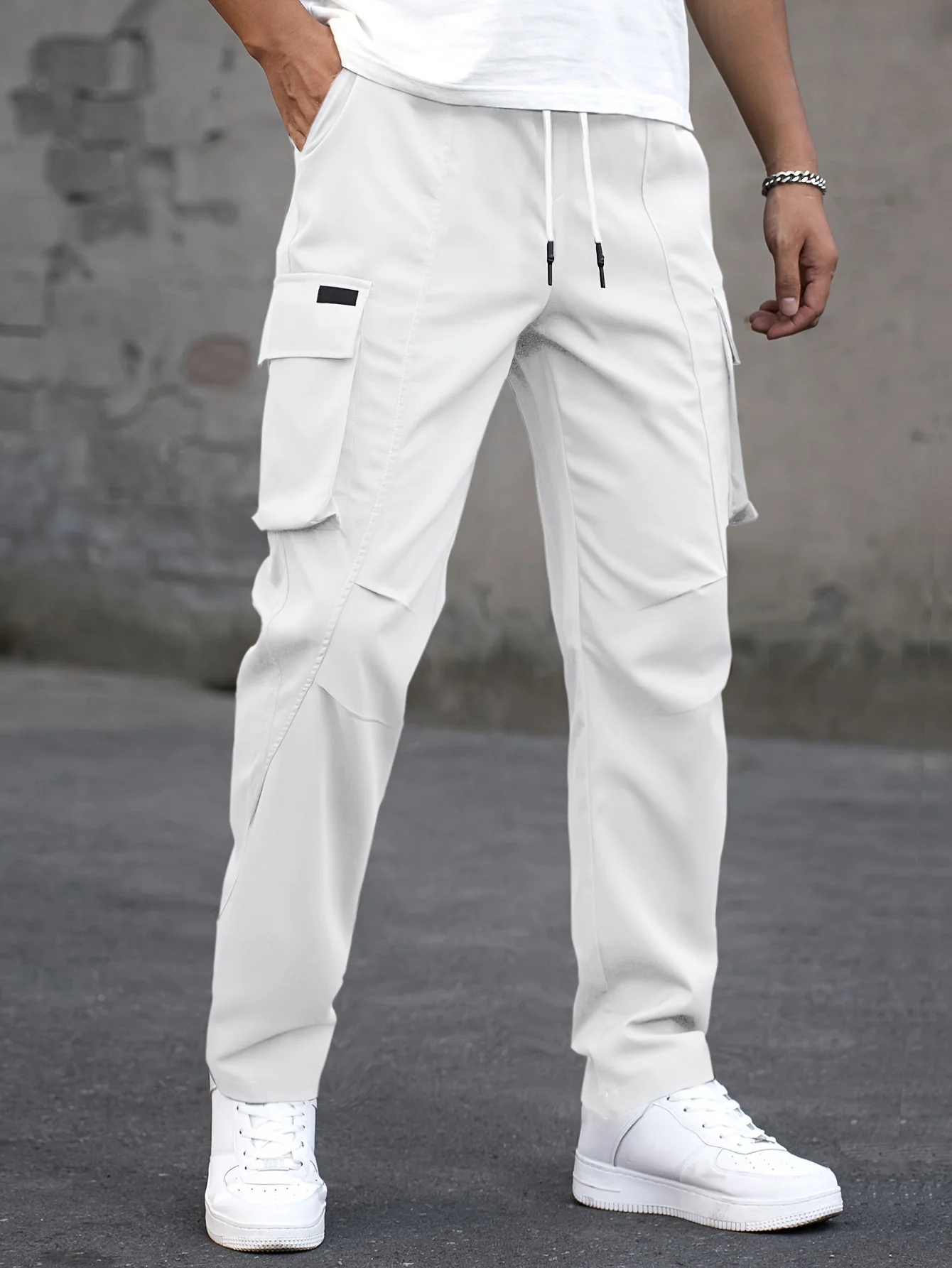 Levi® | Modern Cargo Pants With Pockets - Image 4