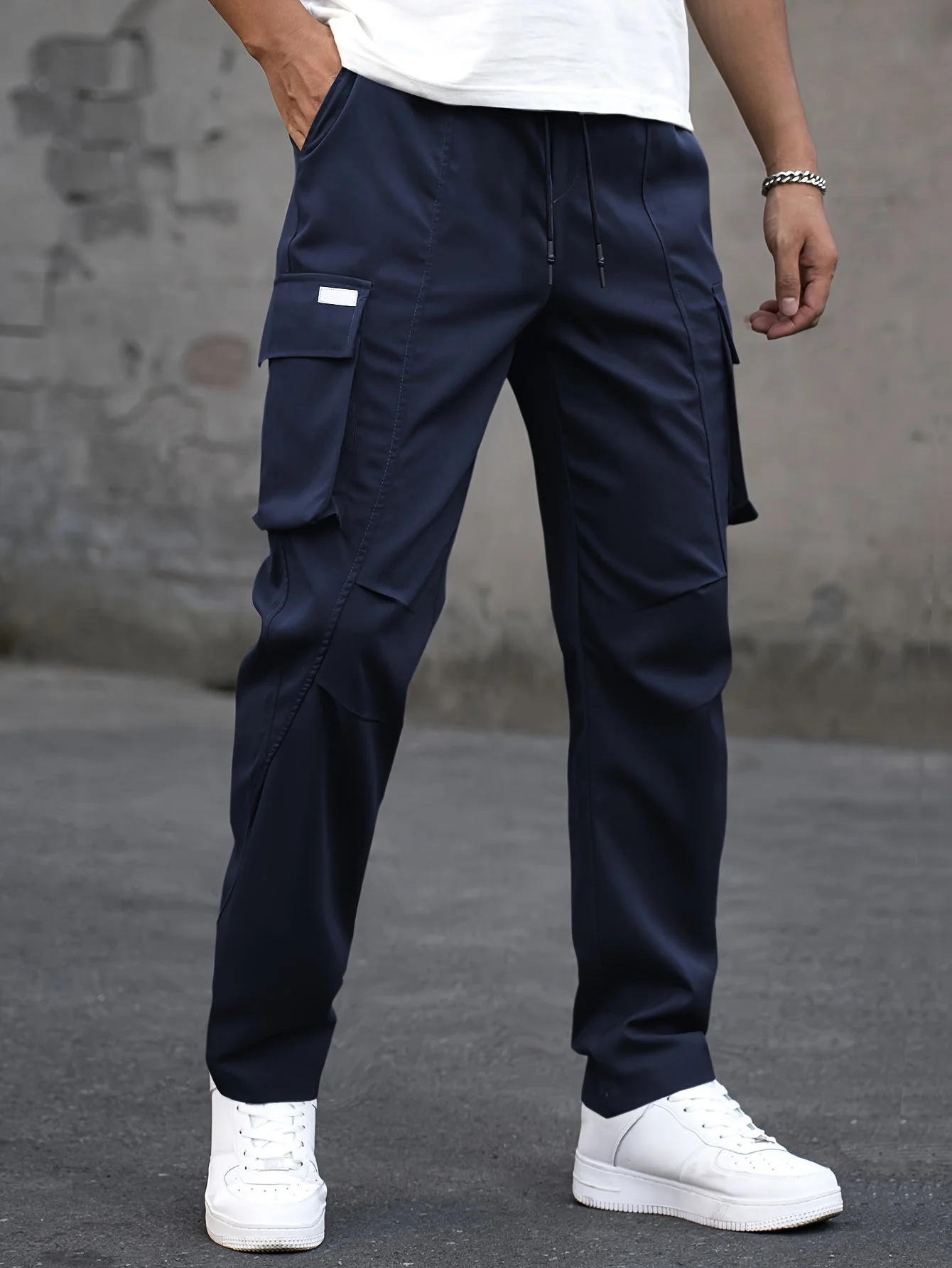 Levi® | Modern Cargo Pants With Pockets - Image 5