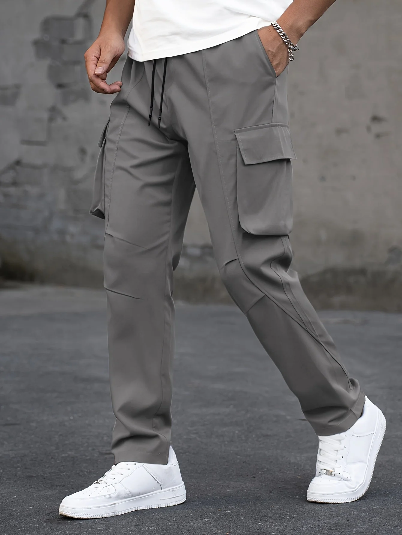 Levi® | Modern Cargo Pants With Pockets - Image 6