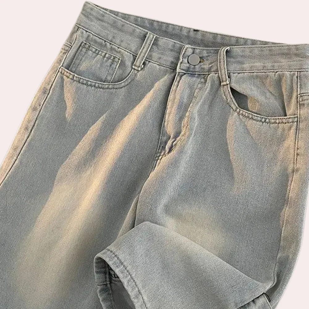 Valeriano® | Casual summer denim shorts for men - Image 3